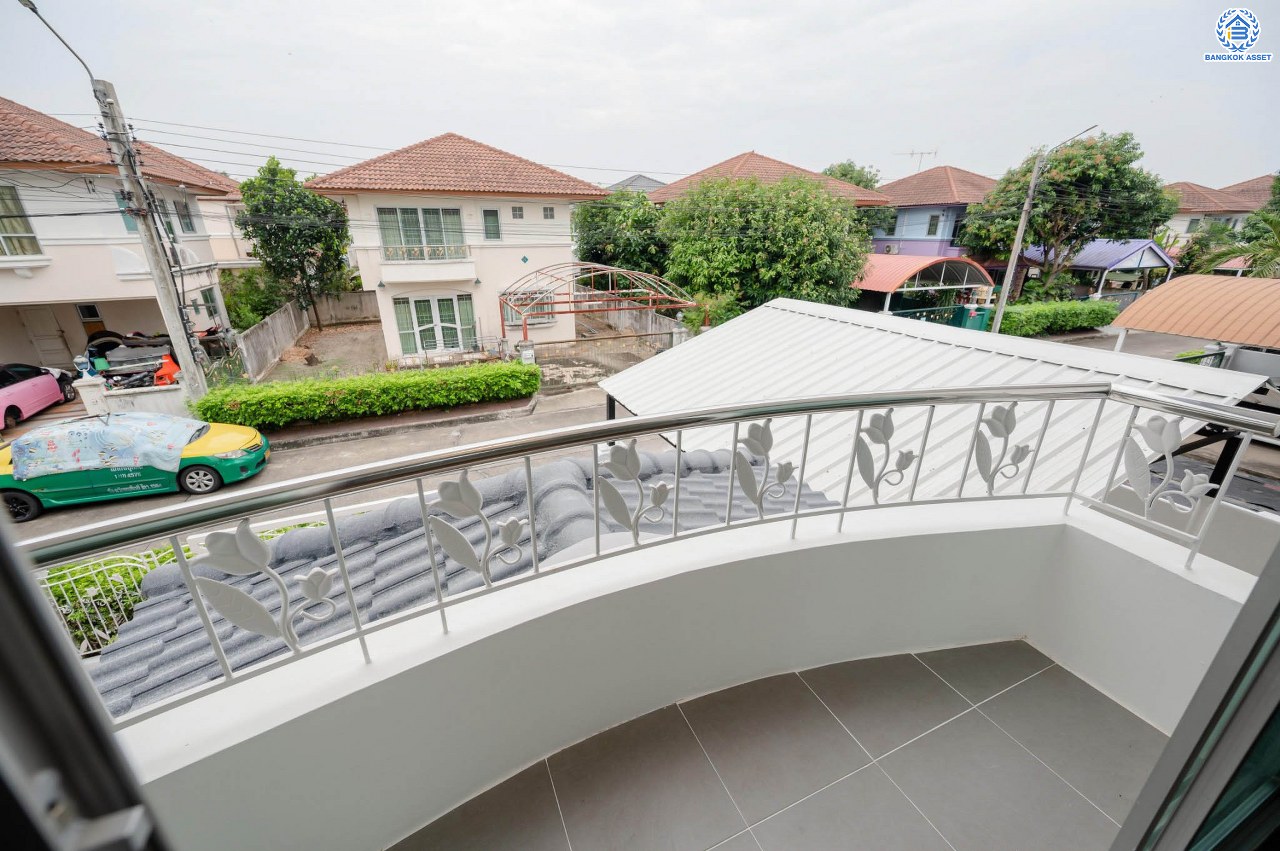 บ้านมือสองตกแต่งใหม่ โครงการ ศุภาลัยวิลล์ วงแหวน-รัตนาธิเบศร์ เนื้อที่กว้างกว่า 52 ตร.ว. ฟังก์ชัน 3 ห้องนอน 2 ห้องน้ำ 2 ที่จอดรถ ตอบโจทย์ทุกการเข้าอยู่ บนทำเลเดินทางสะดวก เชื่อมต่อถนนหลายเส้นทาง เพียง 15 นาทีก็ถึงรถไฟฟ้าสายสีม่วง "สถานีคลองบางไผ่" ใกล้ทางด่วน "กาญจนาภิเษก"